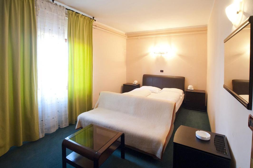 בוג'ה Hotel Zephyr - Plovanija חדר תמונה